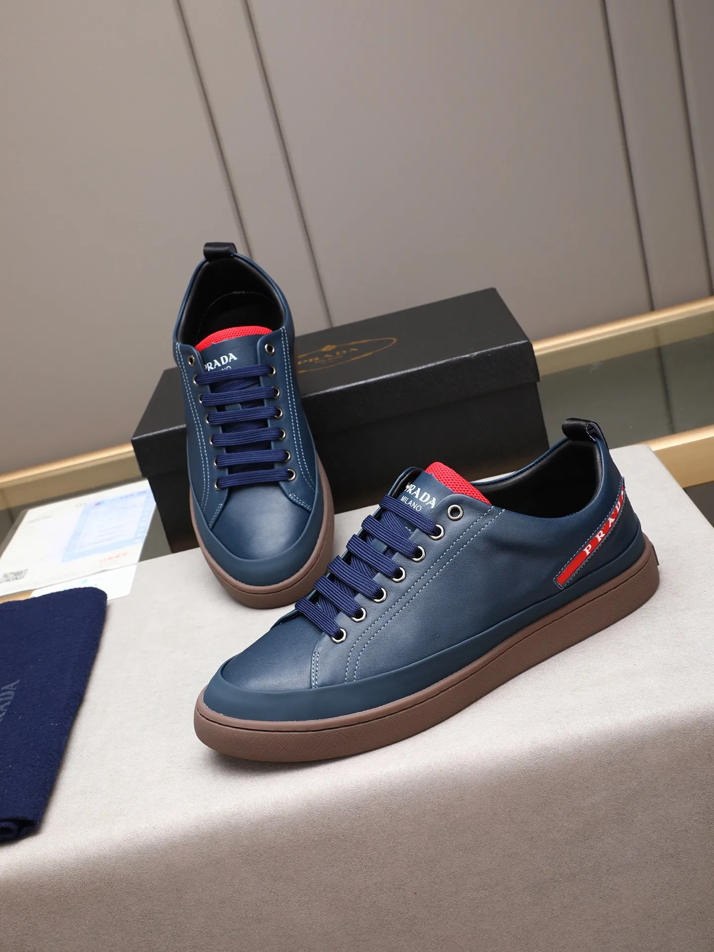 Men's shoes💰420💰 Brand: PRADA (Prada) Standard code: Men's code 38–44 (45 can be customized) Material: Original cowhide, breathable sheep lining Special outsole Style category: Men's fashionable casual sneakers Low-key luxury! Color: actual picture color